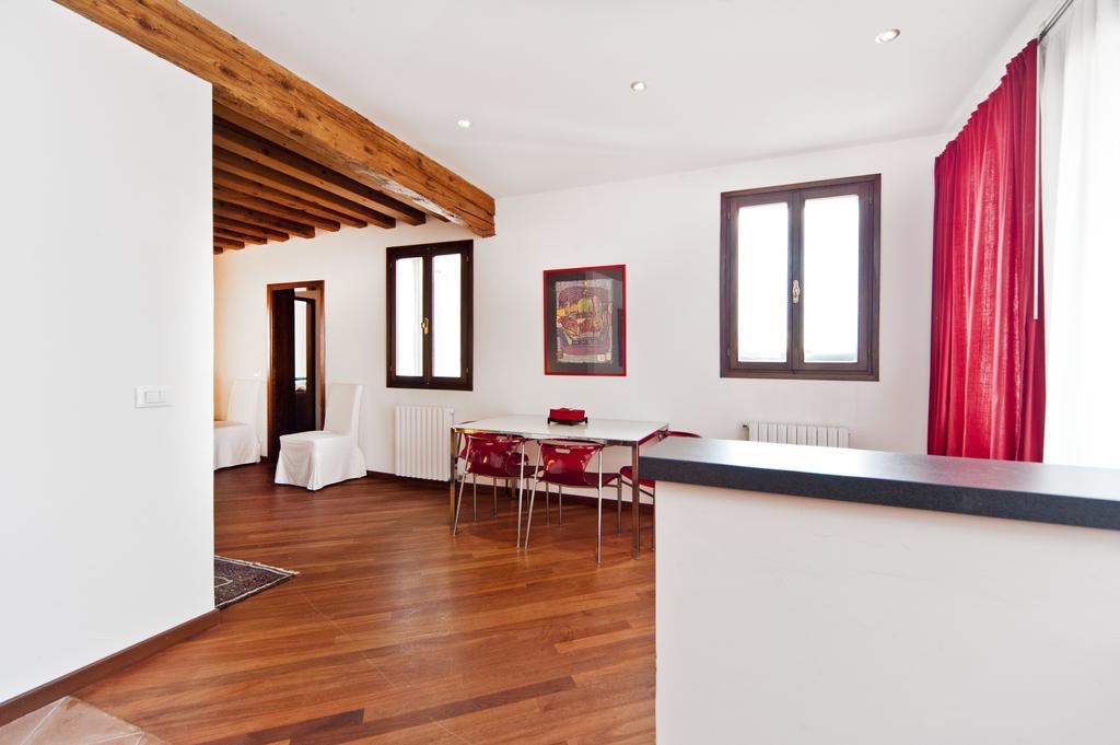 Elegant Terrace Apartment Near Piazza San Marco Last Floor No Lift Венеция Номер фото